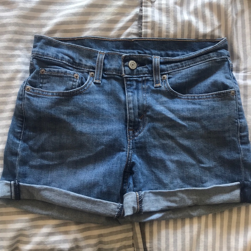 Levi’s Rolled Denim Short